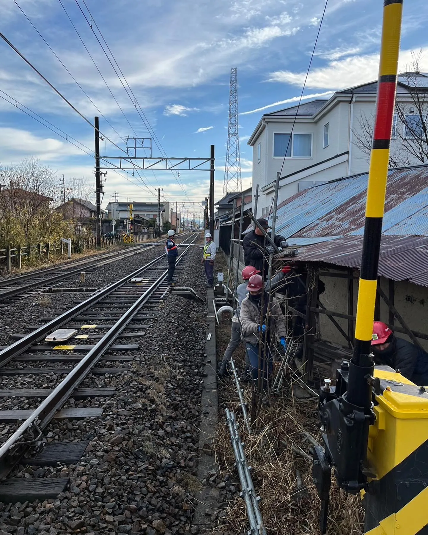 名鉄線路際の解体です。